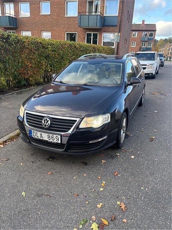 Brun Begagnad 2010 VW Passat Sportline Kombi | 39 900 kr (Bra pris) - Bild 1/4