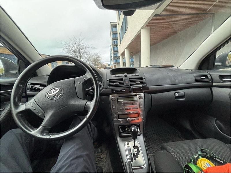 Grön Begagnad 2005 Toyota Avensis Kombi | 22 000 kr (Bra pris) - Bild 1/4