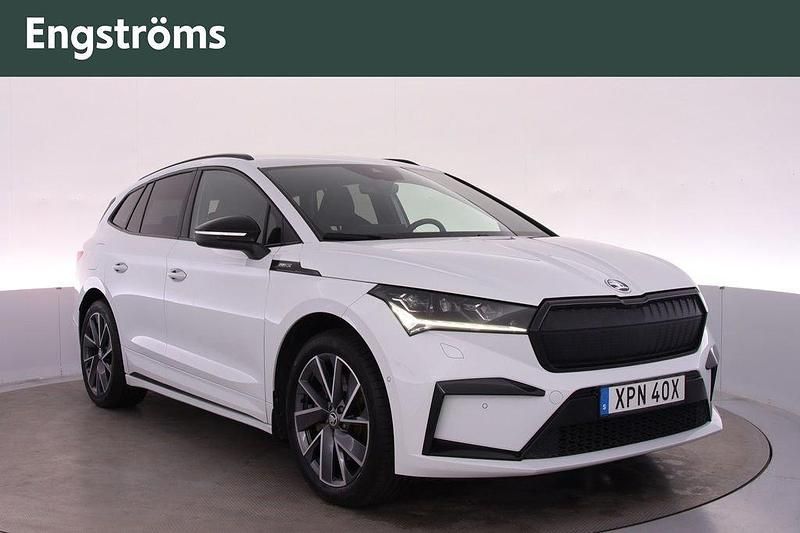 Vit (moon white metallic) Begagnad 2022 Skoda Enyaq iV SportLine SUV | 279 000 kr (Lite dyr) - Bild 1/4