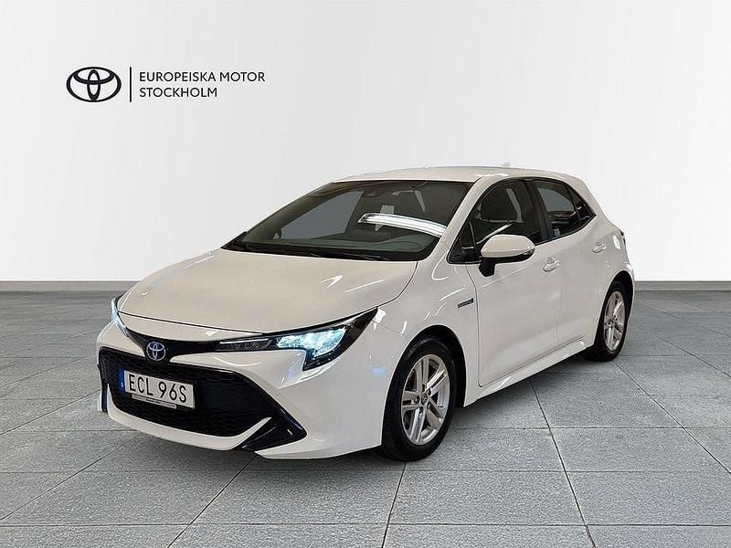 Vit Begagnad 2019 Toyota Corolla Active Halvkombi | 189 900 kr (Marknadspris) - Bild 1/4