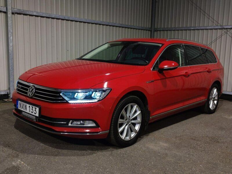 Röd Begagnad 2015 VW Passat Executive Kombi | 169 000 kr (Marknadspris) - Bild 1/4