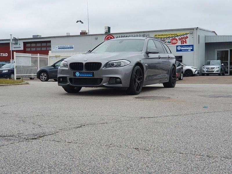 Grå Begagnad 2010 BMW 520 Kombi | 120 000 kr (Dyr) - Bild 1/4