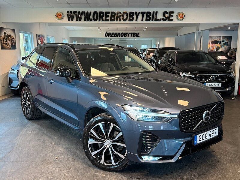 Mörkblå Begagnad 2022 Volvo XC60 Plus SUV | 449 900 kr (Dyr) - Bild 1/4