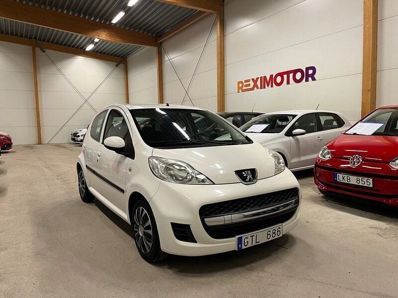 Vit Begagnad 2010 Peugeot 107 Halvkombi | 34 900 kr (Lite dyr) - Bild 1/4