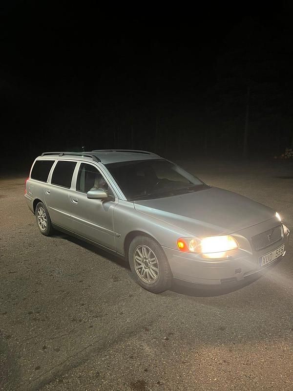 Begagnad 2006 Volvo V70 Kombi | 15 000 kr (Bra pris) - Bild 1/4
