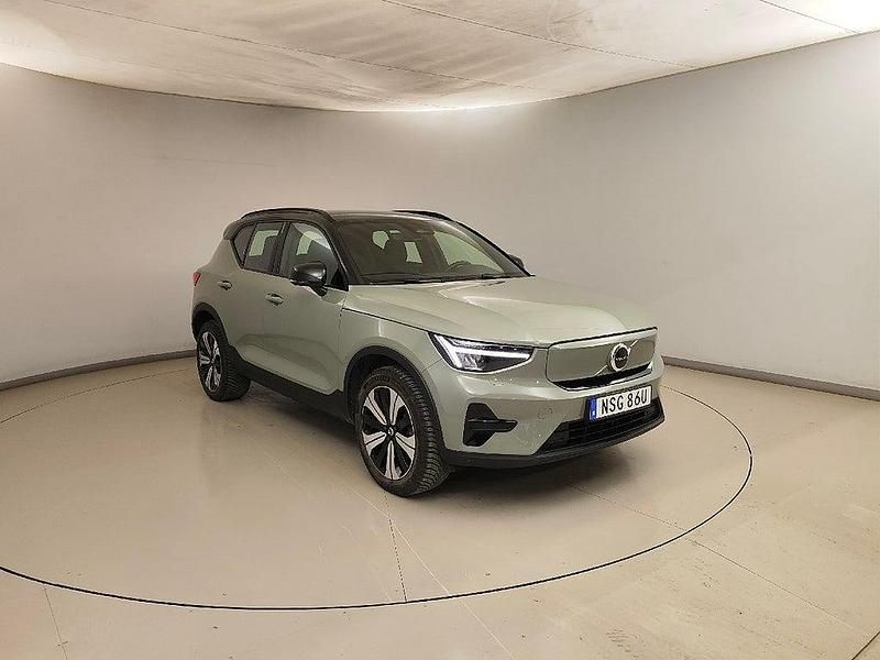 Grön Begagnad 2022 Volvo XC40 Core SUV | 299 900 kr - Bild 1/4