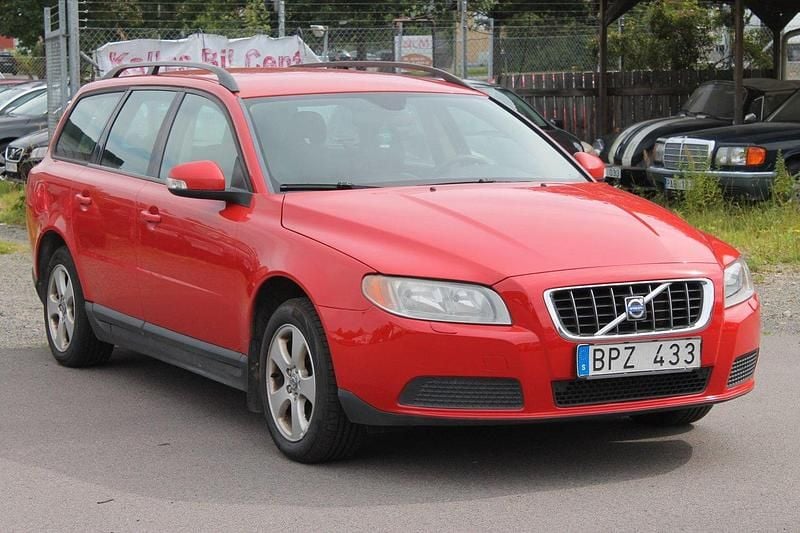 Röd Begagnad 2008 Volvo V70 Kinetic Kombi | 39 899 kr (Marknadspris) - Bild 1/4