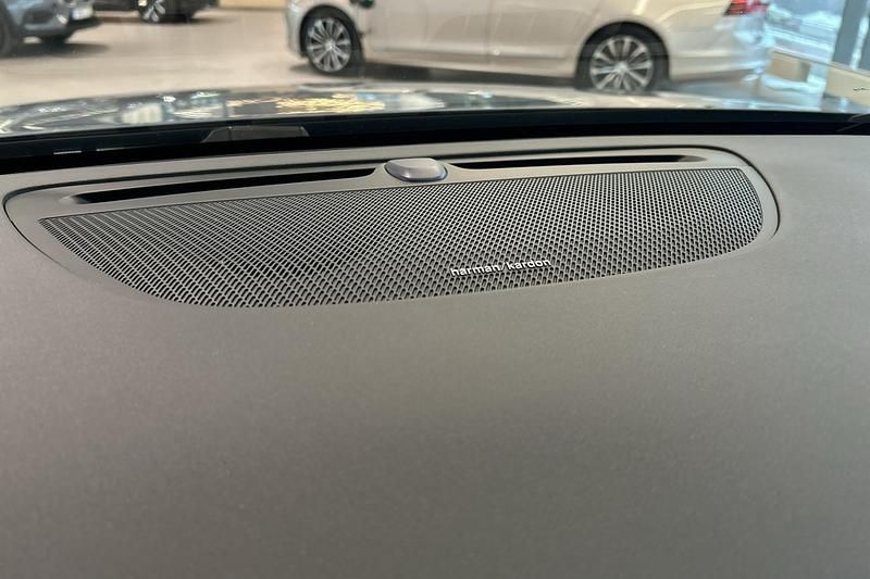 Grå Begagnad 2022 Volvo V60 Kombi | 389 900 kr (Lite dyr) - Bild 1/4