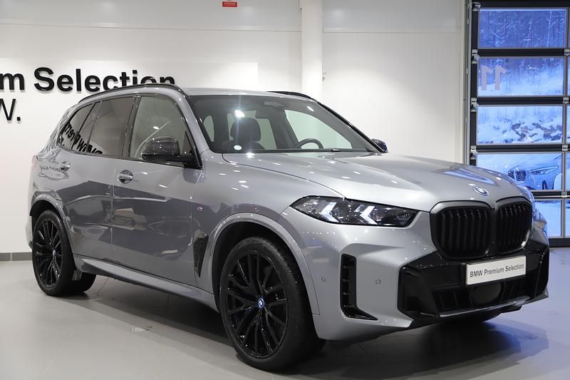 Grå Begagnad 2025 BMW X5 Comfort Edition SUV | 999 000 kr - Bild 1/3