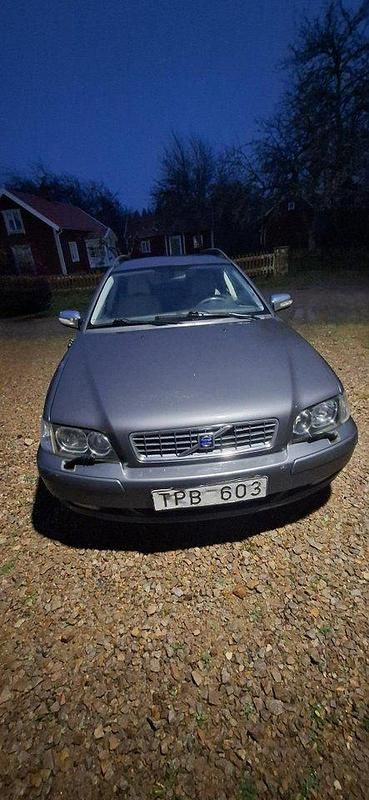 Grå Begagnad 2003 Volvo V40 Kombi | 15 000 kr (Bra pris) - Bild 1/2