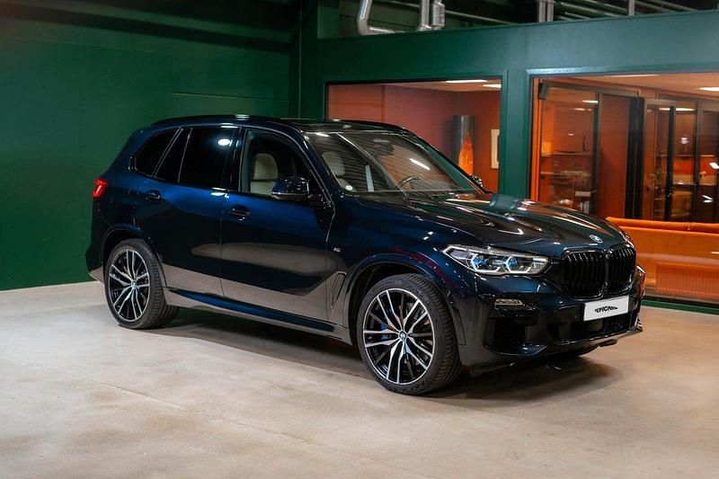 Svart Begagnad 2019 BMW X5 Comfort Edition SUV | 759 900 kr (Marknadspris) - Bild 1/4