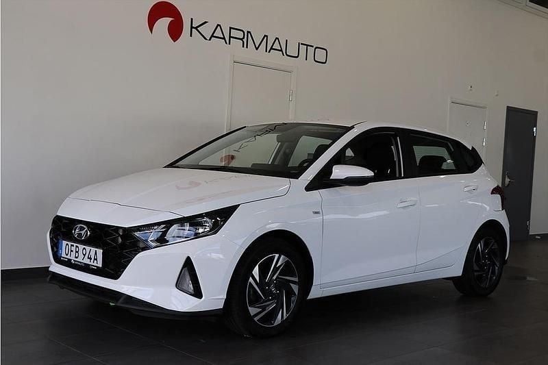 Vit Begagnad 2022 Hyundai i20 Essential Halvkombi | 169 900 kr (Bra pris) - Bild 1/4