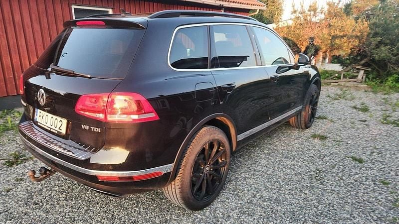 Svart Begagnad 2017 VW Touareg SUV | 170 000 kr (Marknadspris) - Bild 1/4