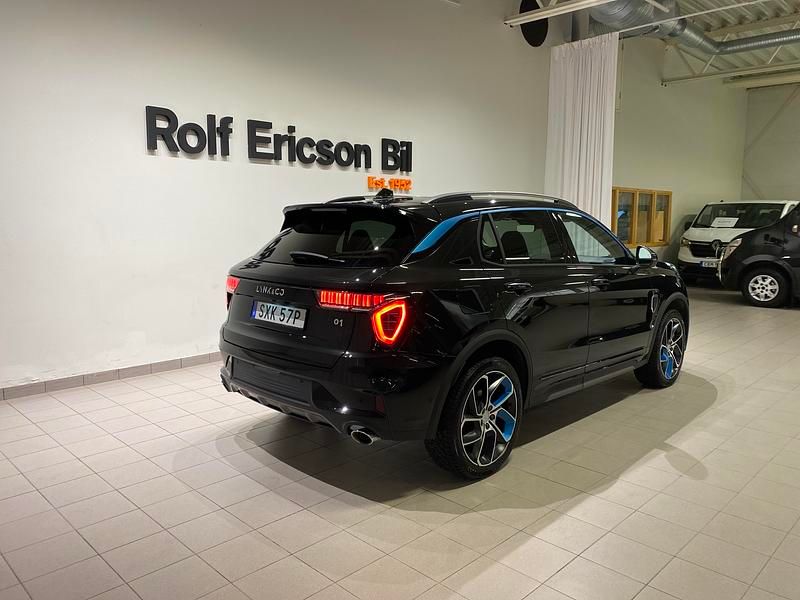 Begagnad Lynk & Co 01 264 HK (194 kW) 2022 Svart SUV