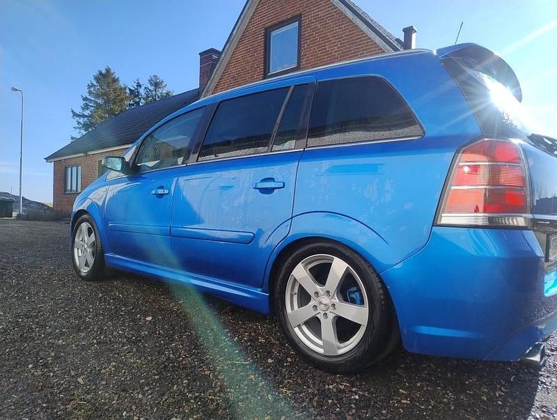 Begagnad Opel Zafira OPC 240 HK (176 kW) 2008 Minibuss
