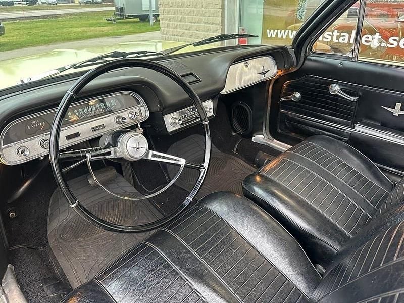 Begagnad Chevrolet Corvair 97 HK (71 kW) 1964 Gul Cab