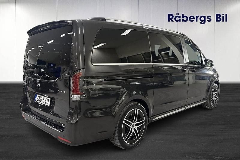 Begagnad Mercedes V300 AMG line 237 HK (174 kW) 2024 Mörkgrå Minibuss