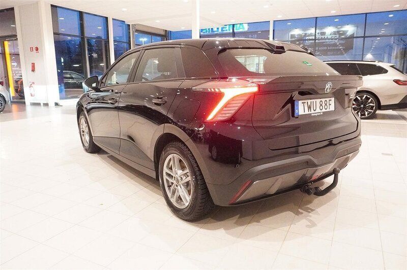 Begagnad MG MG4 EV 125 kW (170 HK) 2022 Svart Halvkombi