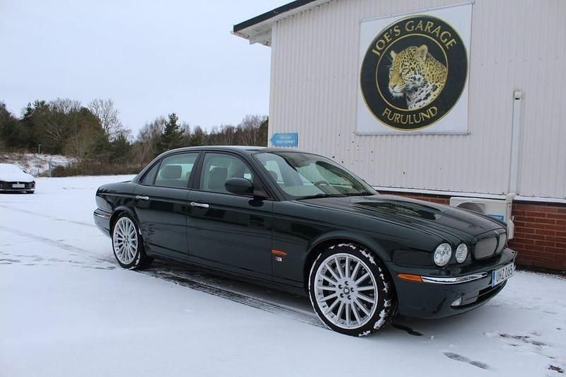 Begagnad Jaguar XJR 396 HK (291 kW) 2003 Mörkgrön Sedan
