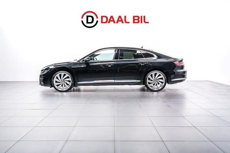 Svart Begagnad 2017 VW Arteon R-line Halvkombi | 259 700 kr (Marknadspris) - Bild 1/4