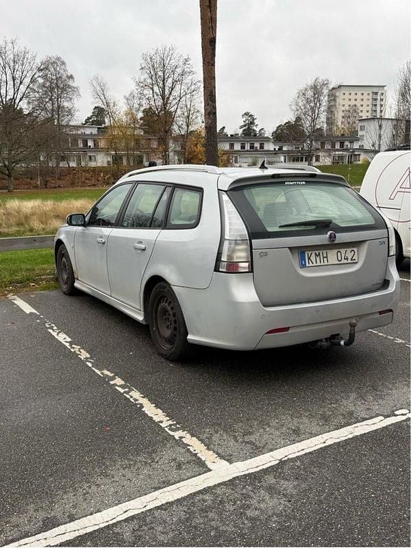 Grå Begagnad 2009 Saab 9-3 Linear Kombi | 20 000 kr (Superpris) - Bild 1/4
