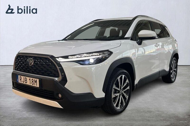Vit Ny 2024 Toyota Corolla Cross Style SUV | 399 900 kr (Marknadspris) - Bild 1/4