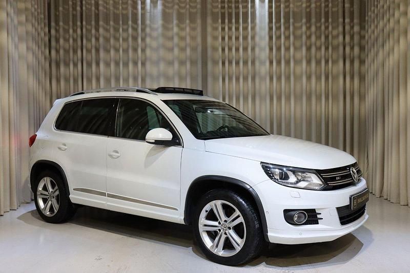 Vit Begagnad 2016 VW Tiguan R-line SUV | 164 700 kr (Bra pris) - Bild 1/4