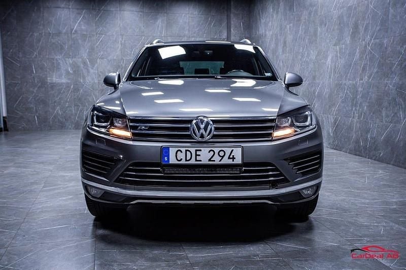 Begagnad VW Touareg R-line 204 HK (150 kW) 2017 Grå SUV