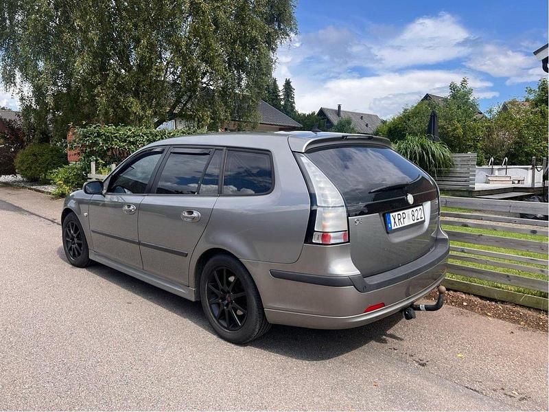 Grå Begagnad 2006 Saab 9-3 Kombi | 30 000 kr (Lite dyr) - Bild 1/4
