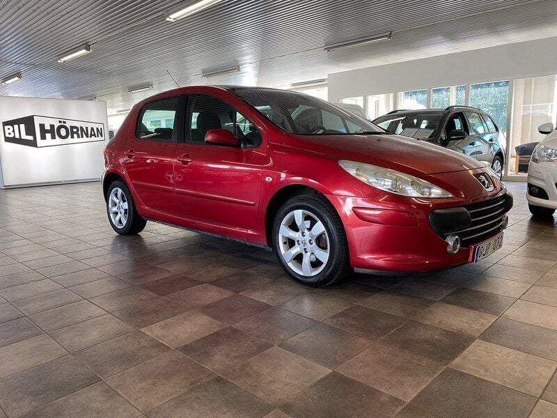 Röd (röd metallic ) Begagnad 2007 Peugeot 307 Halvkombi | 25 000 kr (Dyr) - Bild 1/4