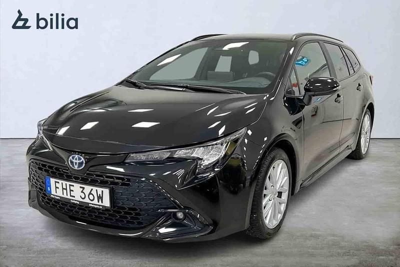 Svart Begagnad 2025 Toyota Corolla Kombi | 339 900 kr - Bild 1/1