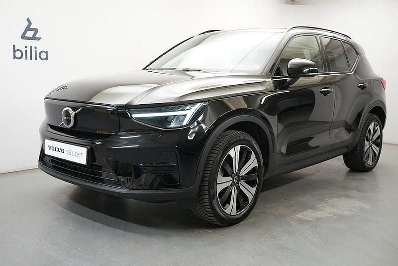 Svart Begagnad 2022 Volvo XC40 Core SUV | 309 900 kr - Bild 1/3