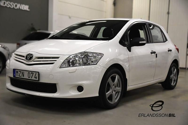 Vit Begagnad 2012 Toyota Auris Halvkombi | 79 900 kr (Marknadspris) - Bild 1/4