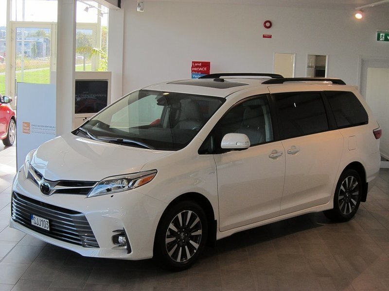 Toyota Sienna 3.5 Benzin 269 HK (2018) Jönköping AutoUncle