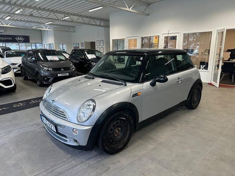Begagnad Mini Cooper 116 HK (85 kW) 2004 Silver Halvkombi