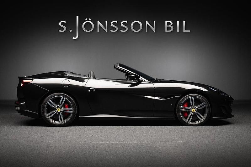 Begagnad Ferrari Portofino 600 HK (441 kW) 2020 Nero daytona metallic Cab