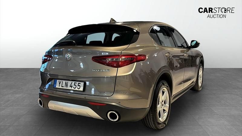 Begagnad Alfa Romeo Stelvio 209 HK (153 kW) 2017 Grå (grey) SUV