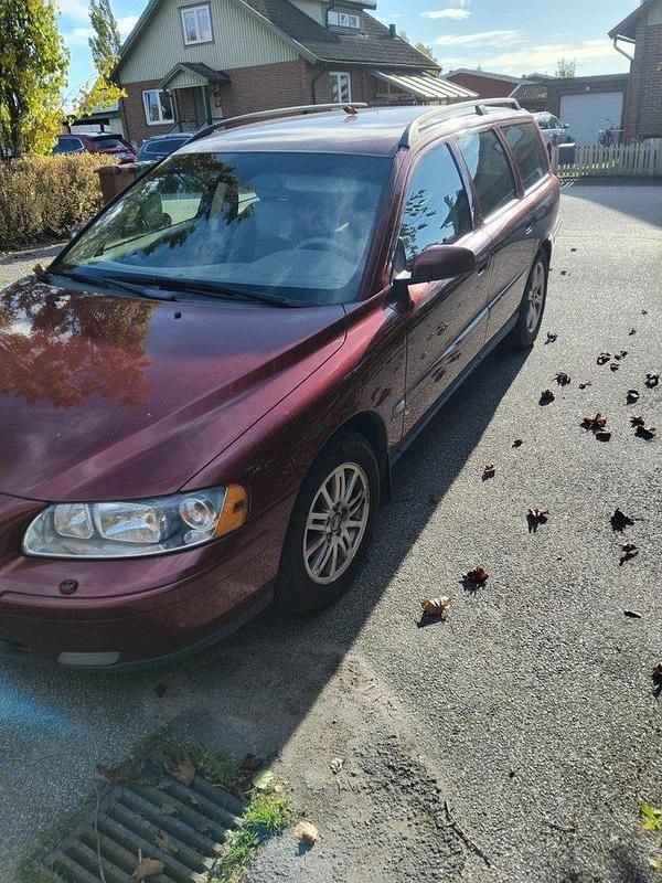Röd Begagnad 2006 Volvo V70 Kinetic Kombi | 24 000 kr (Bra pris) - Bild 1/4
