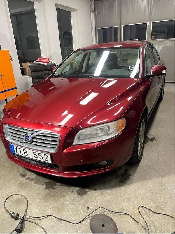 Röd Begagnad 2007 Volvo S80 Summum Sedan | 65 000 kr (Marknadspris) - Bild 1/4
