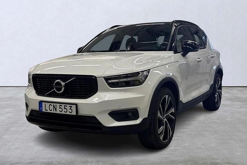 Vit Begagnad 2018 Volvo XC40 R-Design SUV | 339 900 kr (Lite dyr) - Bild 1/4