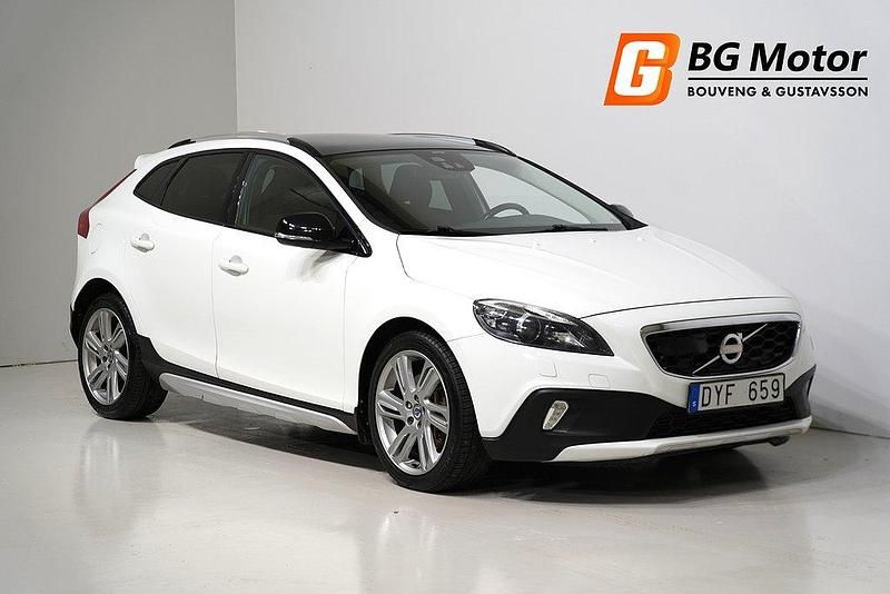Vit Begagnad 2013 Volvo V40 CC Momentum Kombi | 129 700 kr (Marknadspris) - Bild 1/4