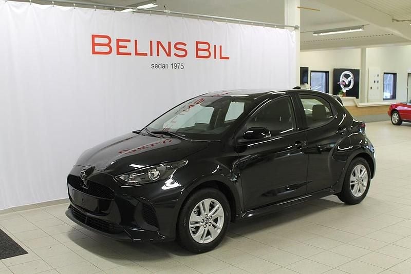 Svart Ny 2025 Mazda 2 Center-Line Halvkombi | 259 400 kr (Marknadspris) - Bild 1/4