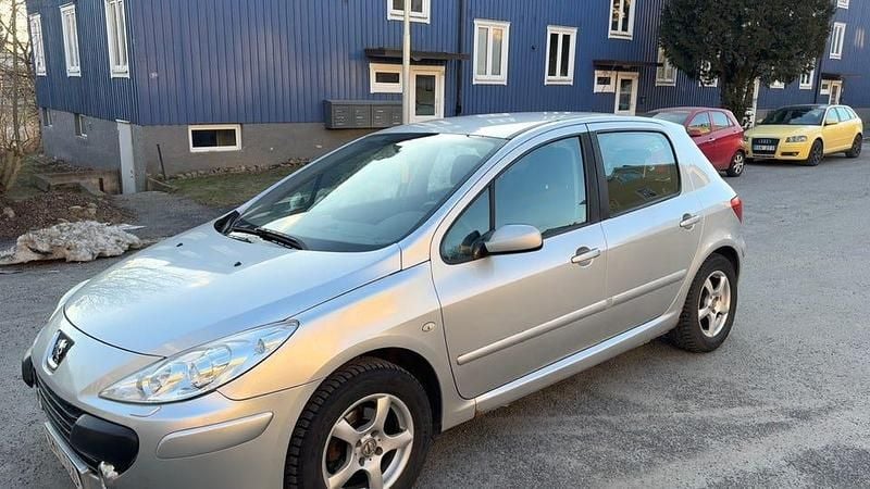 Begagnad Peugeot 307 2006 Silver