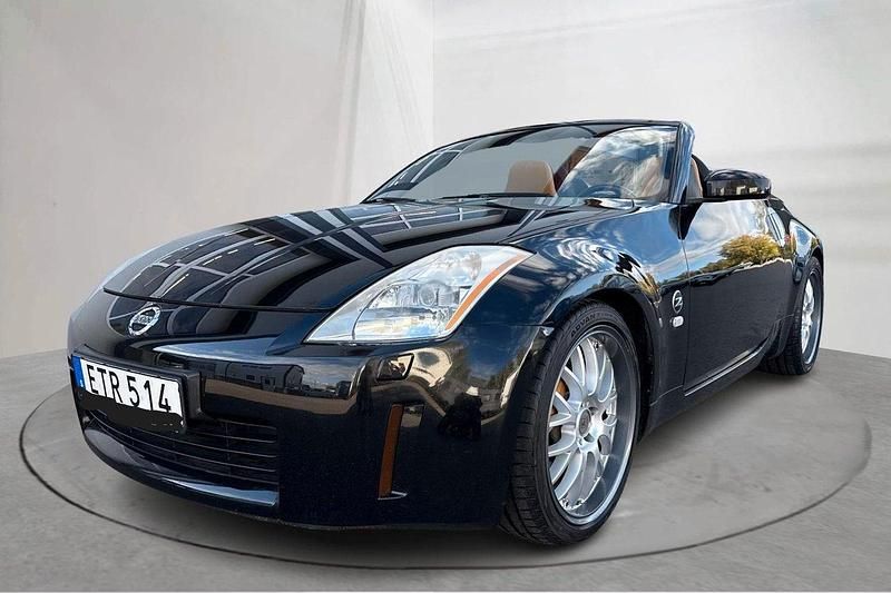 Svart Begagnad 2006 Nissan 350Z Cab | 99 000 kr - Bild 1/4