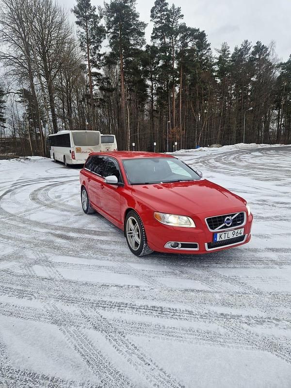 Begagnad Volvo V70 231 HK (169 kW) 2011 612 passion red Kombi