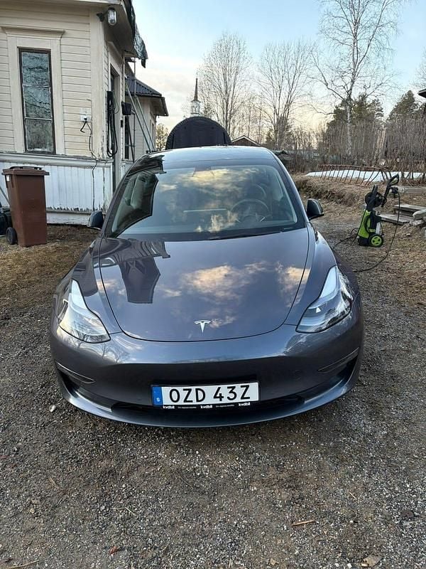 Midnight grey Begagnad 2022 Tesla Model 3 Long Range AWD Sedan | 290 000 kr (Lite dyr) - Bild 1/4