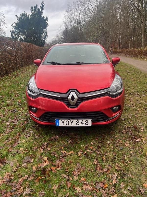 Röd Begagnad 2018 Renault Clio IV Expression Halvkombi | 96 500 kr (Marknadspris) - Bild 1/4