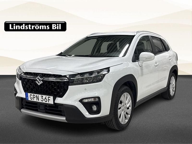 Vit Begagnad 2023 Suzuki SX4 S-Cross SUV | 299 900 kr (Marknadspris) - Bild 1/3