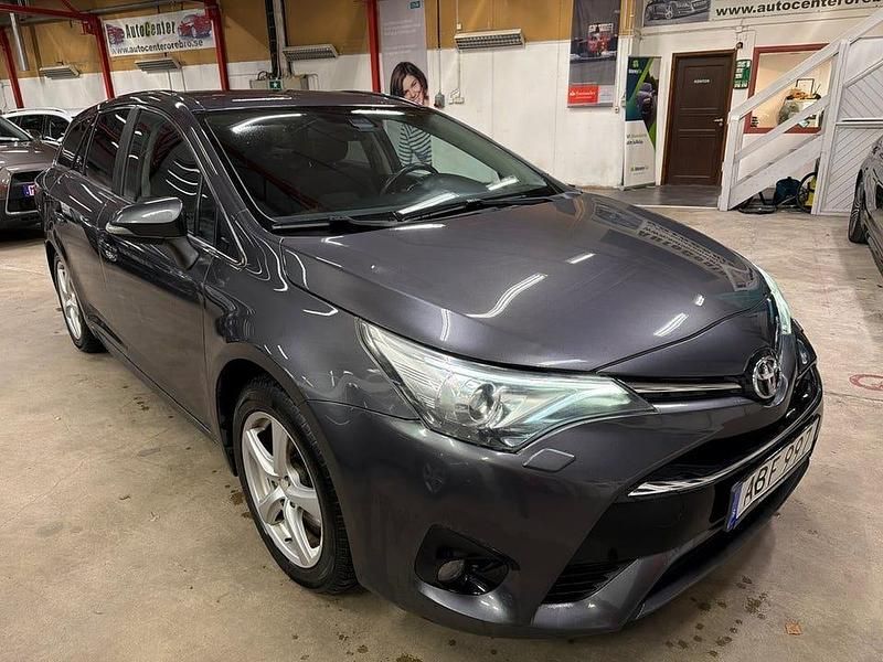 Begagnad Toyota Avensis Active 143 HK (105 kW) 2015 Mörkgrå Kombi