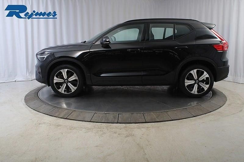 Begagnad Volvo XC40 Plus 175 kW (238 HK) 2022 Onyx svart metallic SUV